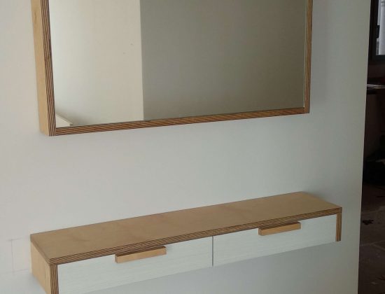 mueble recibidor con espejo color blanco y natural