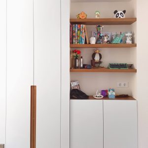 Armario mueble lacado blanco con estantería