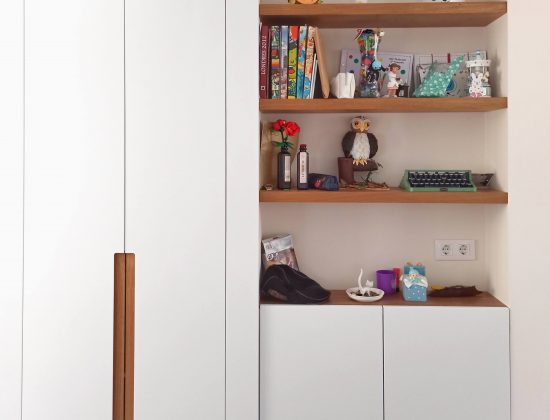 Armario mueble lacado blanco con estantería